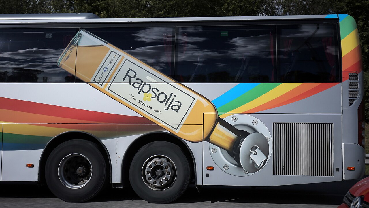A Swedish bus featuring a rapeseed oil biodiesel advertisement.