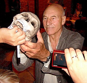 Patrick Stewart signing autographs following Hamlet at the RSC in July 2008